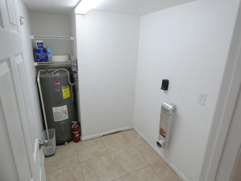 For Sale: $200,000 (2 beds, 2 baths, 1100 Square Feet)