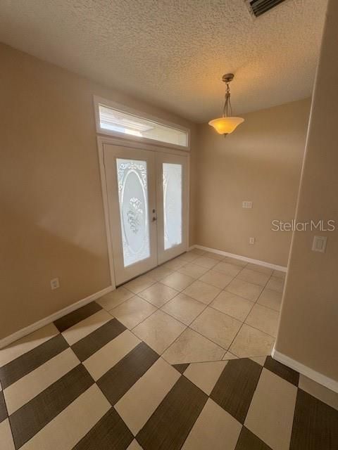 For Sale: $480,000 (5 beds, 2 baths, 2662 Square Feet)