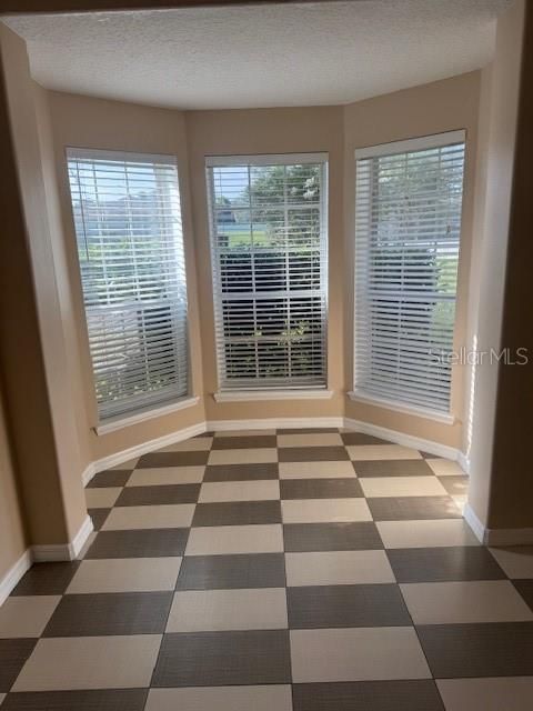 For Sale: $480,000 (5 beds, 2 baths, 2662 Square Feet)