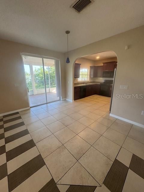 For Sale: $480,000 (5 beds, 2 baths, 2662 Square Feet)