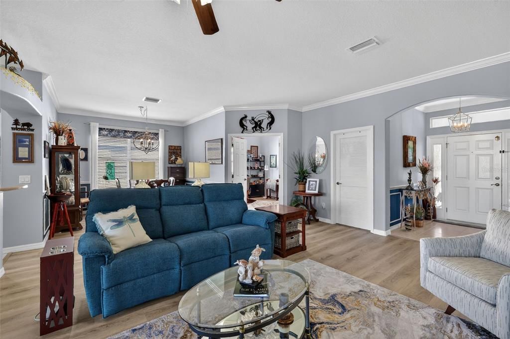 For Sale: $332,950 (3 beds, 2 baths, 2283 Square Feet)