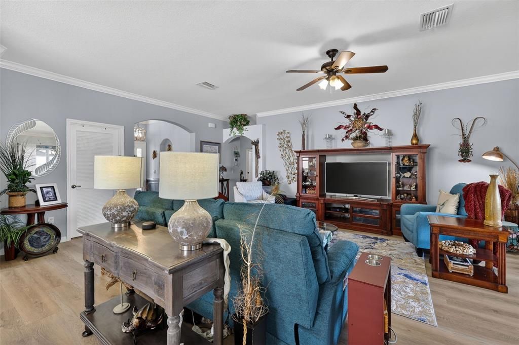 For Sale: $332,950 (3 beds, 2 baths, 2283 Square Feet)