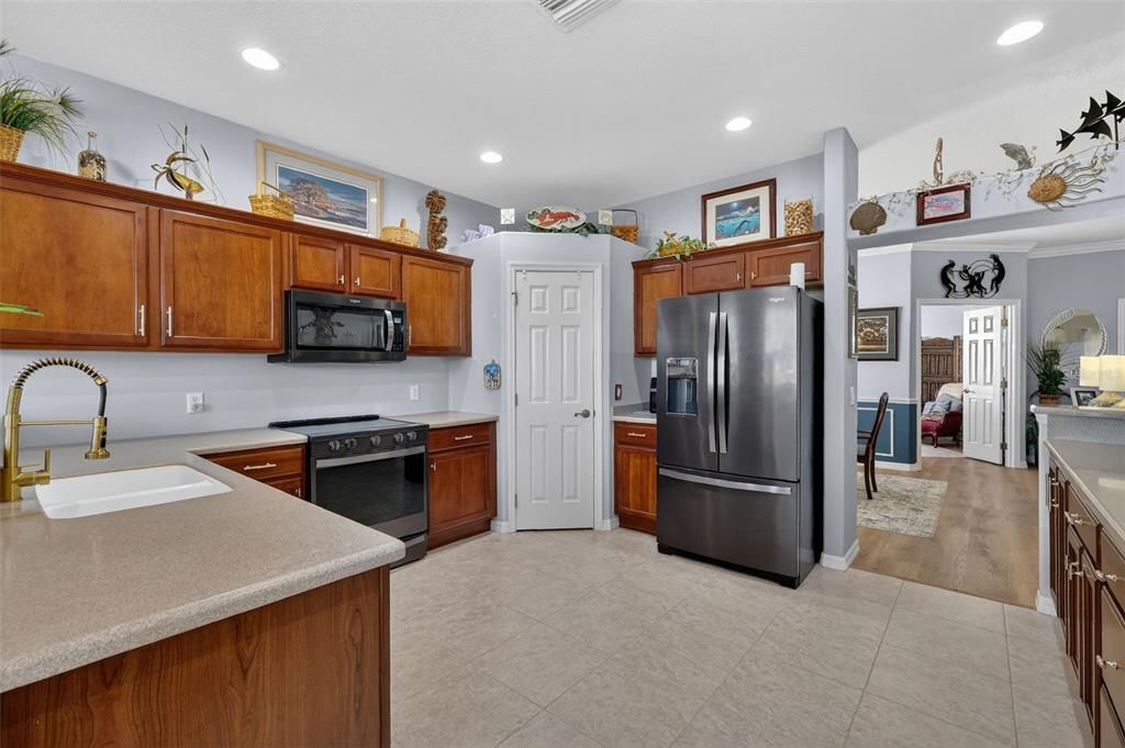 For Sale: $332,950 (3 beds, 2 baths, 2283 Square Feet)