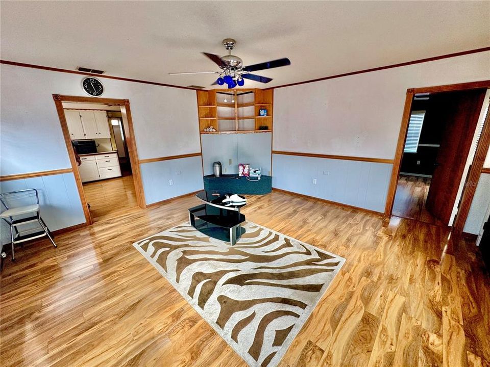 For Sale: $239,900 (2 beds, 2 baths, 1140 Square Feet)