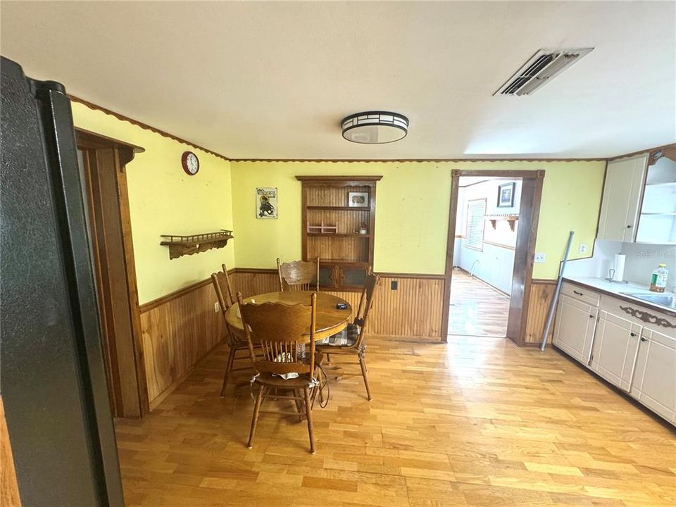 For Sale: $239,900 (2 beds, 2 baths, 1140 Square Feet)