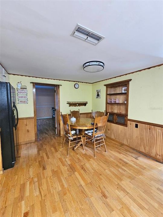 For Sale: $239,900 (2 beds, 2 baths, 1140 Square Feet)