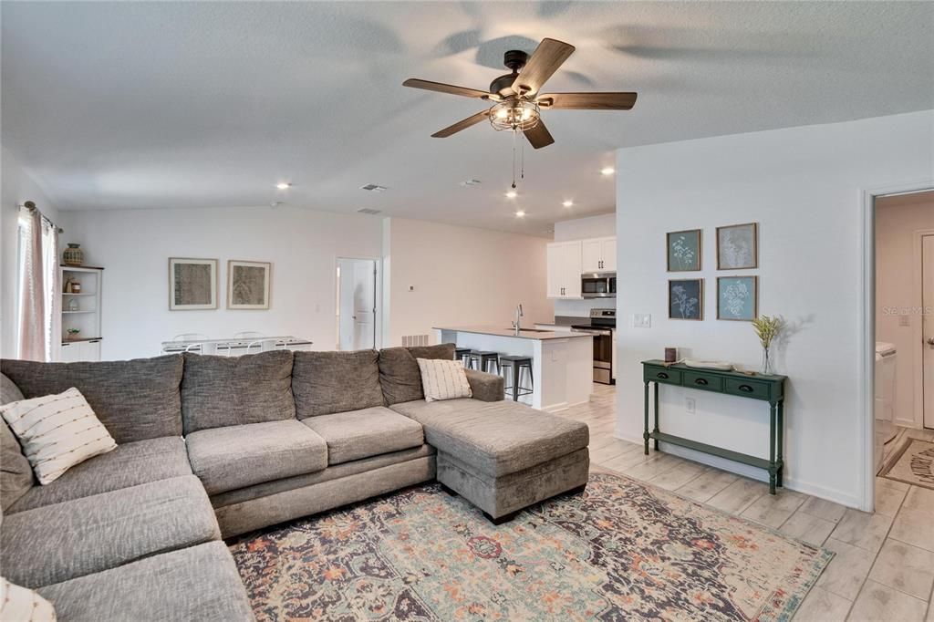 待售: $298,000 (3 贝兹, 2 浴室, 1560 平方英尺)