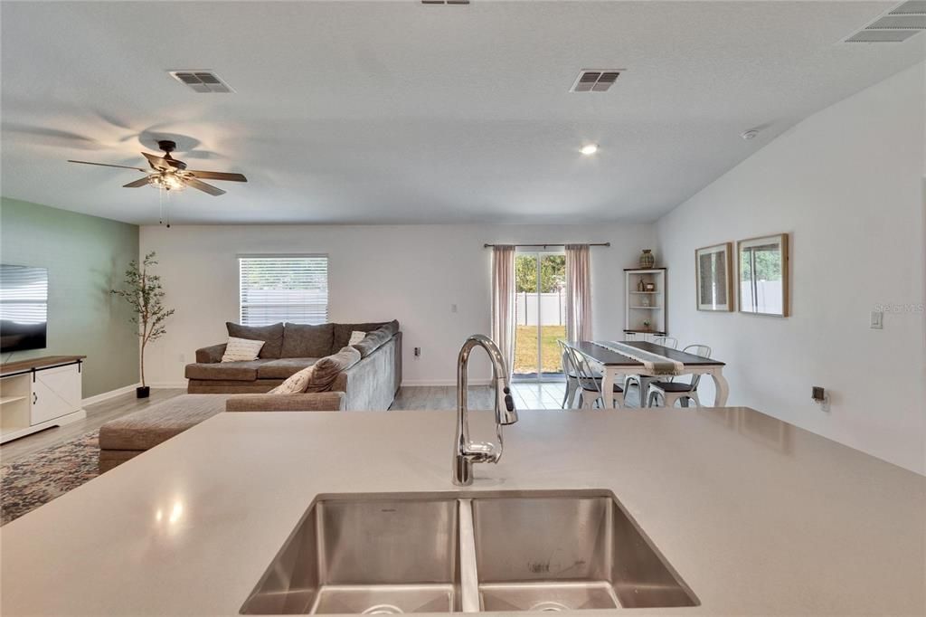 待售: $298,000 (3 贝兹, 2 浴室, 1560 平方英尺)