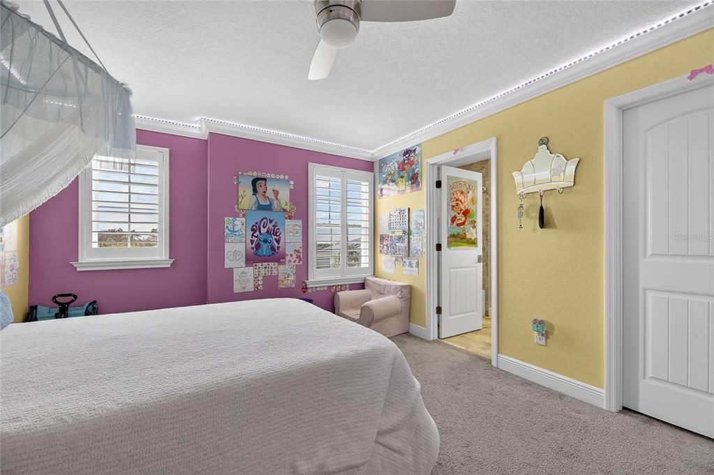 En Venta: $799,900 (5 camas, 4 baños, 3614 Pies cuadrados)