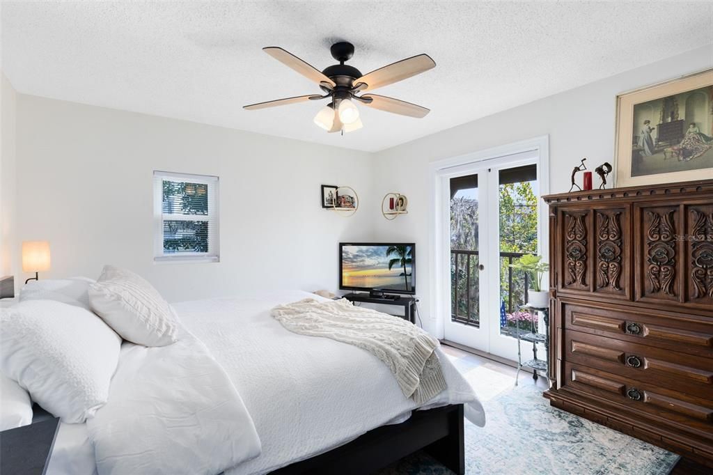 For Sale: $539,900 (3 beds, 2 baths, 2396 Square Feet)