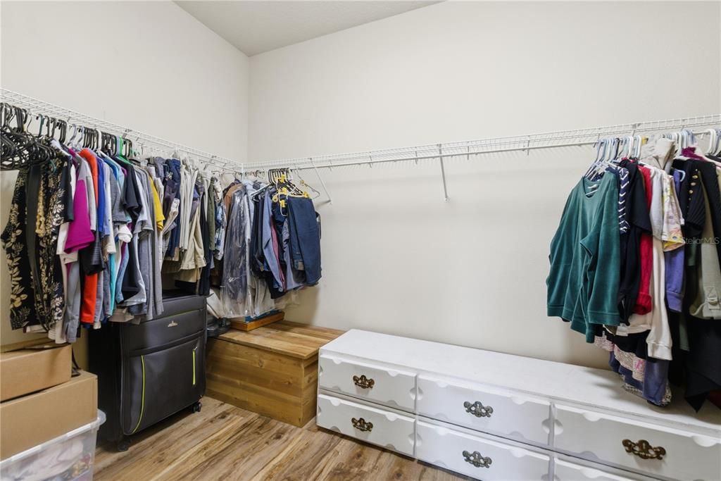 For Sale: $359,999 (3 beds, 2 baths, 2360 Square Feet)