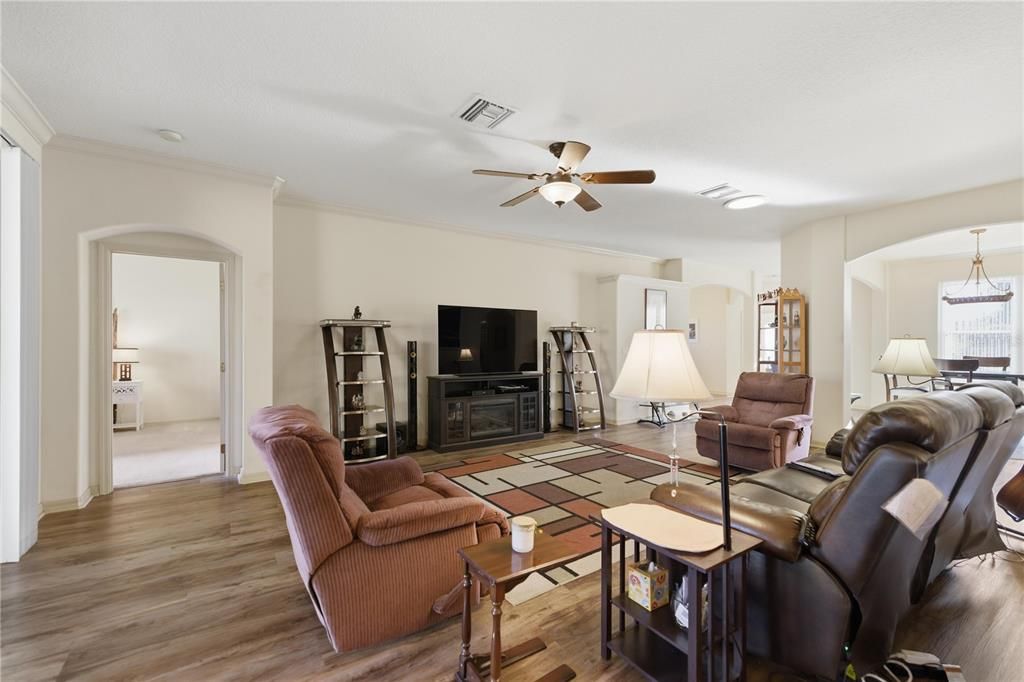 For Sale: $359,999 (3 beds, 2 baths, 2360 Square Feet)