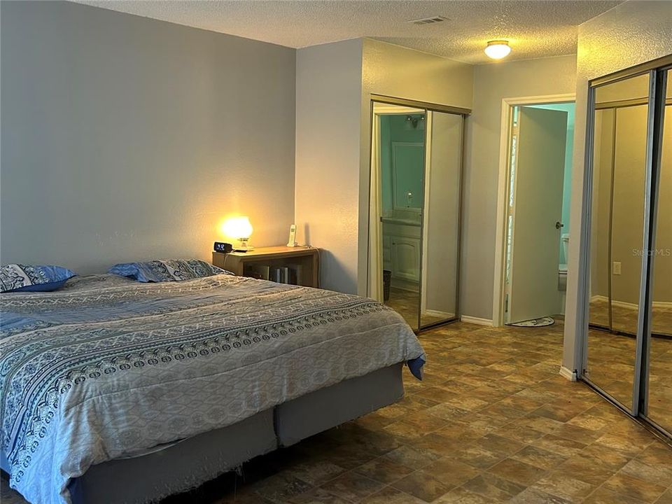 En Venta: $220,000 (2 camas, 2 baños, 1040 Pies cuadrados)