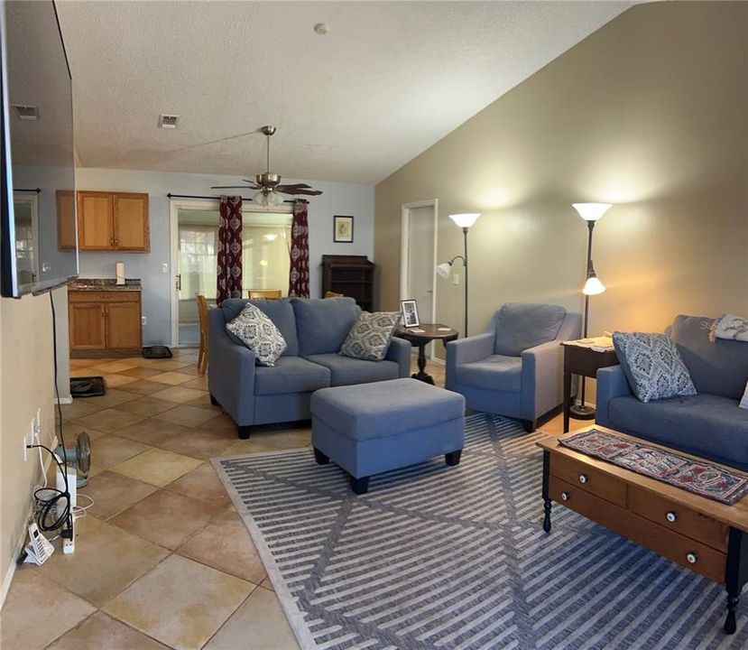 En Venta: $220,000 (2 camas, 2 baños, 1040 Pies cuadrados)