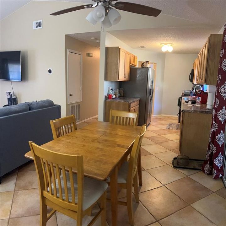 En Venta: $220,000 (2 camas, 2 baños, 1040 Pies cuadrados)