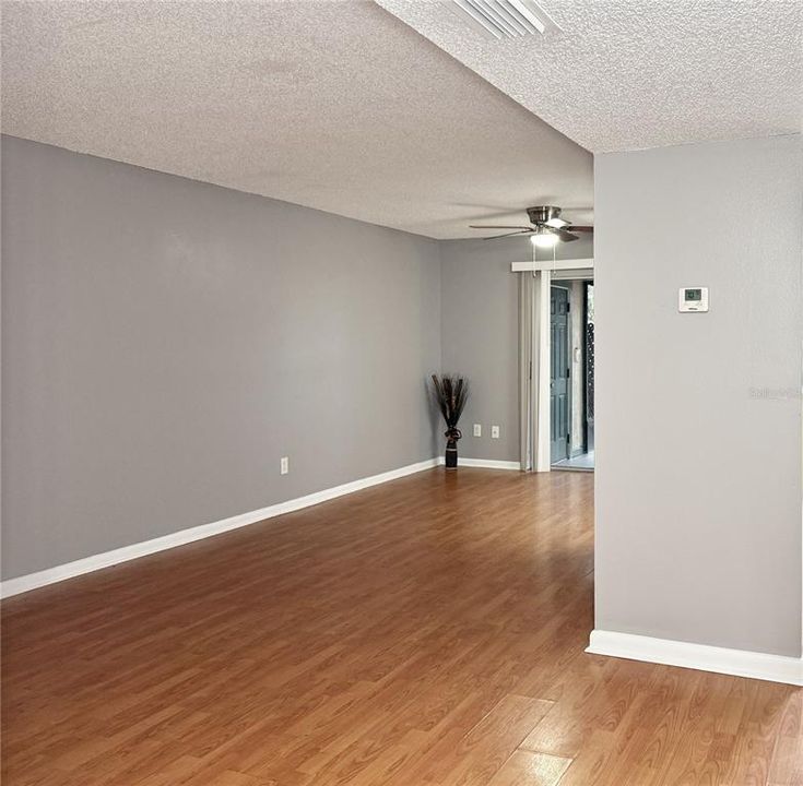 На продажу: $169,000 (2 спален, 2 ванн, 1138 Квадратных фут)