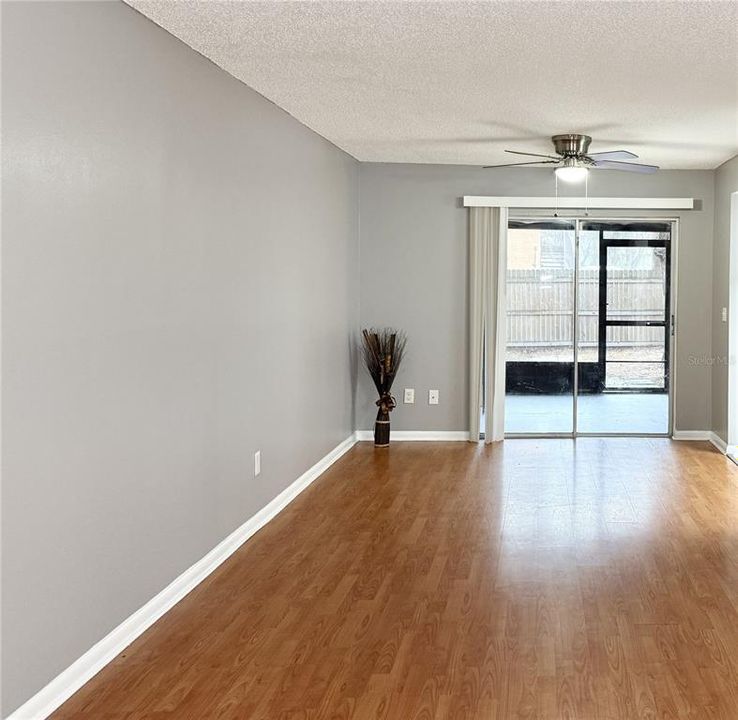 На продажу: $169,000 (2 спален, 2 ванн, 1138 Квадратных фут)