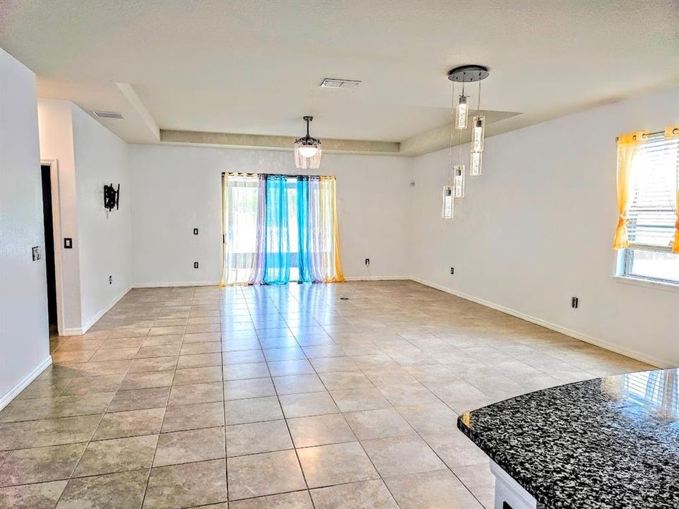 出租: $2,350 (4 贝兹, 2 浴室, 2111 平方英尺)