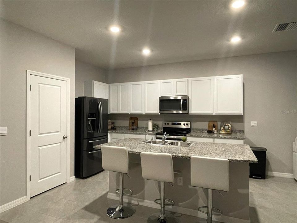 待售: $306,000 (3 贝兹, 2 浴室, 1681 平方英尺)