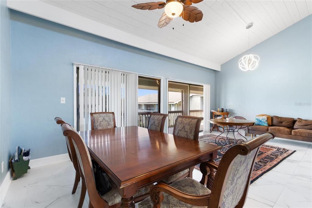 En Venta: $131,000 (2 camas, 2 baños, 1123 Pies cuadrados)