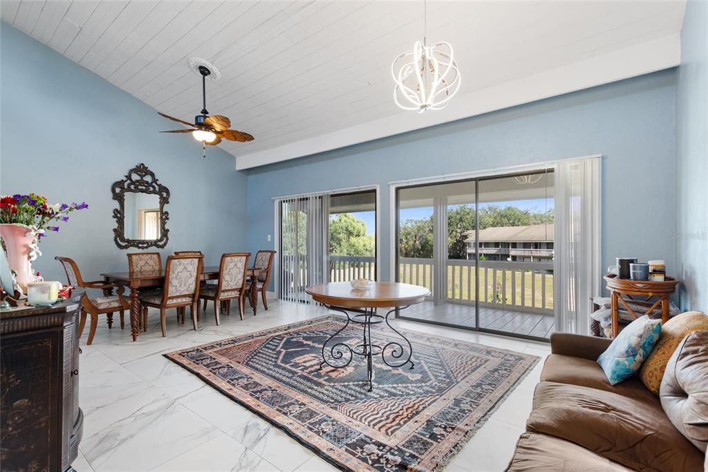 En Venta: $131,000 (2 camas, 2 baños, 1123 Pies cuadrados)