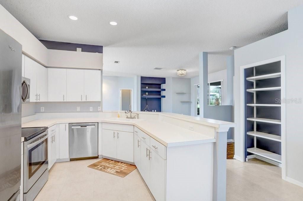 For Sale: $425,000 (3 beds, 2 baths, 1649 Square Feet)