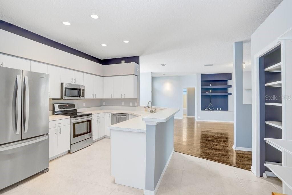 For Sale: $425,000 (3 beds, 2 baths, 1649 Square Feet)