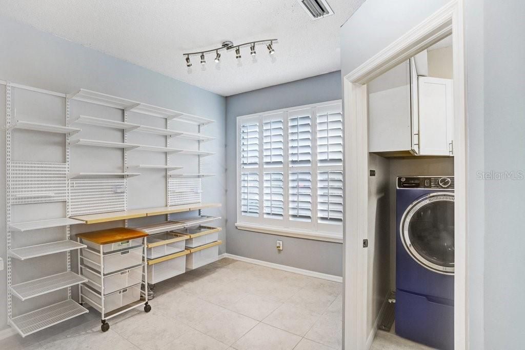 For Sale: $425,000 (3 beds, 2 baths, 1649 Square Feet)