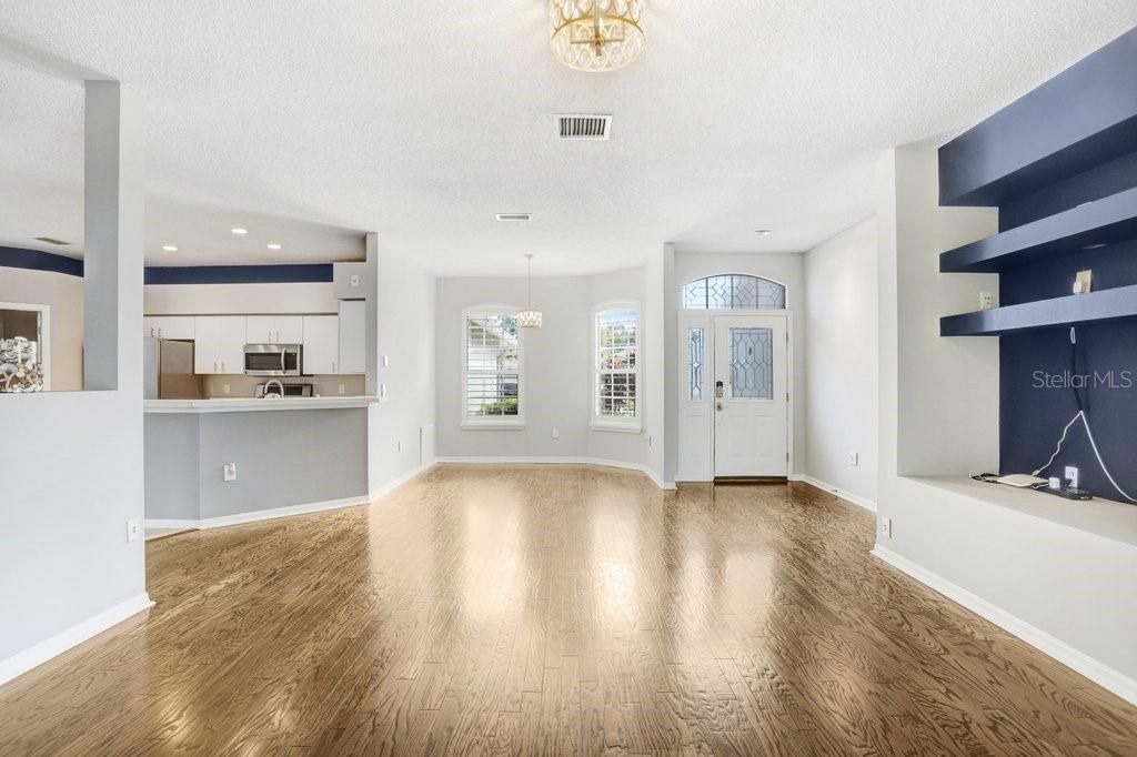 For Sale: $425,000 (3 beds, 2 baths, 1649 Square Feet)