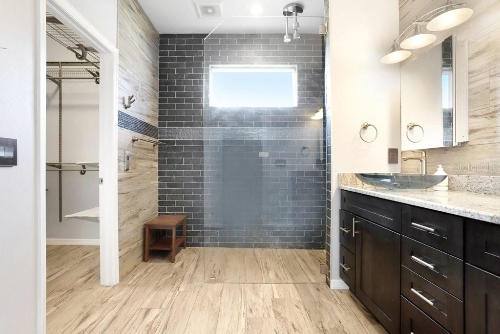 For Sale: $425,000 (3 beds, 2 baths, 1649 Square Feet)