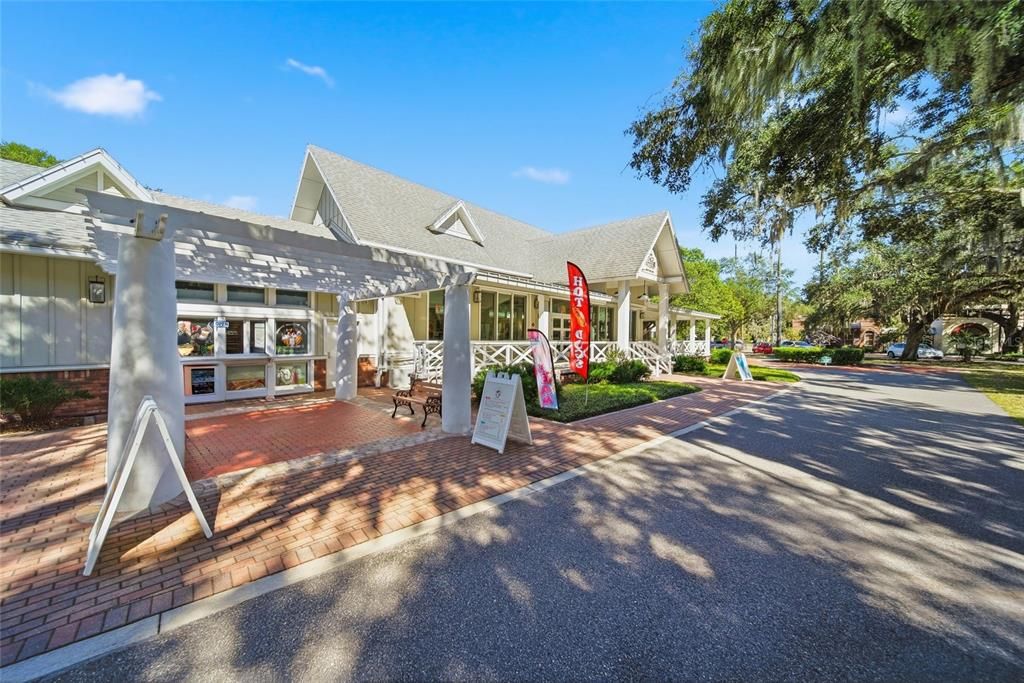 待售: $395,000 (0.28 acres)