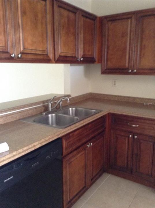 В аренду: $1,250 (2 спален, 1 ванн, 888 Квадратных фут)