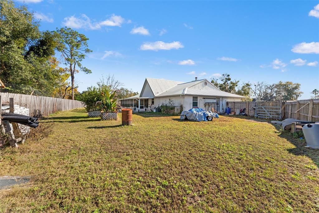 待售: $235,000 (5 贝兹, 3 浴室, 2375 平方英尺)