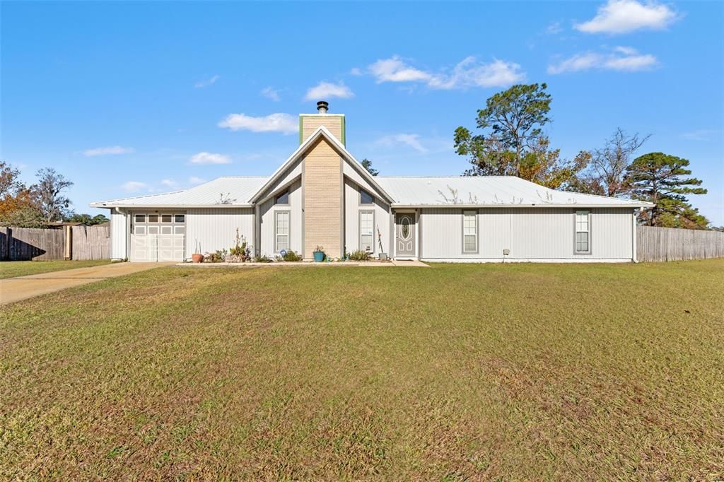 待售: $235,000 (5 贝兹, 3 浴室, 2375 平方英尺)