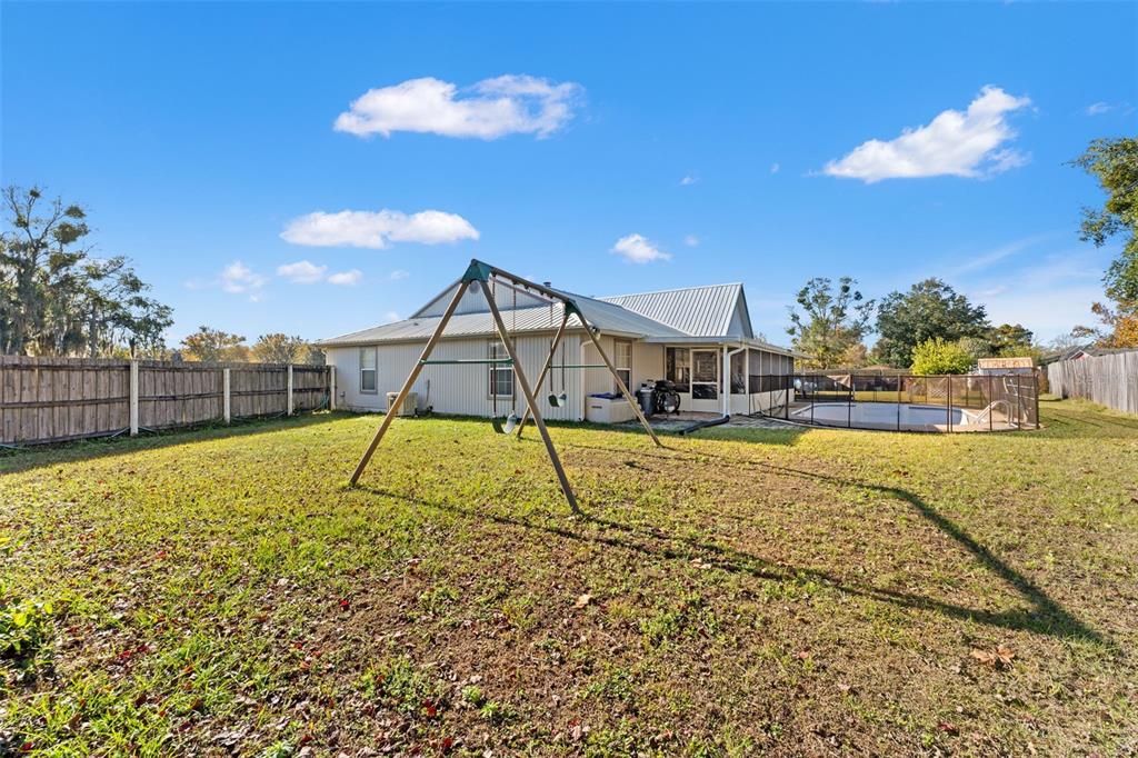 待售: $235,000 (5 贝兹, 3 浴室, 2375 平方英尺)