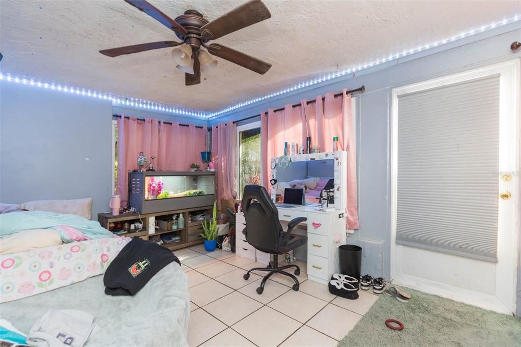 En Venta: $319,000 (3 camas, 2 baños, 1325 Pies cuadrados)