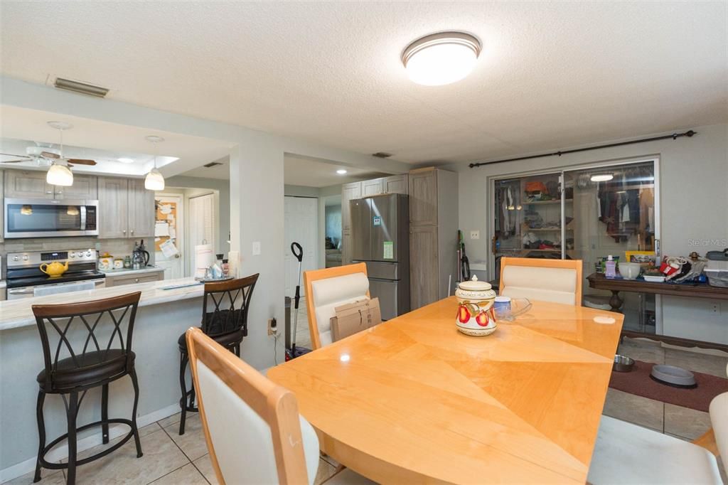 En Venta: $319,000 (3 camas, 2 baños, 1325 Pies cuadrados)