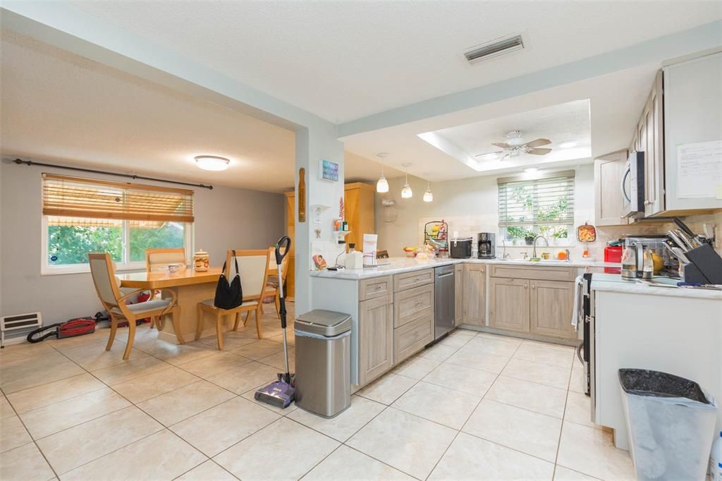 En Venta: $319,000 (3 camas, 2 baños, 1325 Pies cuadrados)