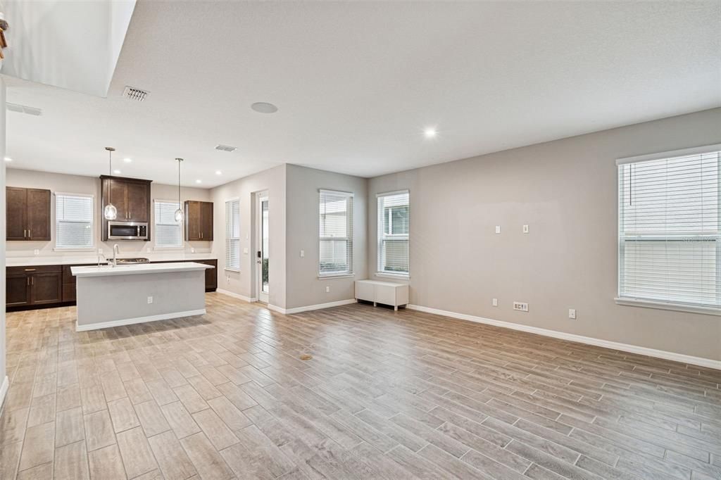 For Sale: $589,900 (3 beds, 3 baths, 2459 Square Feet)