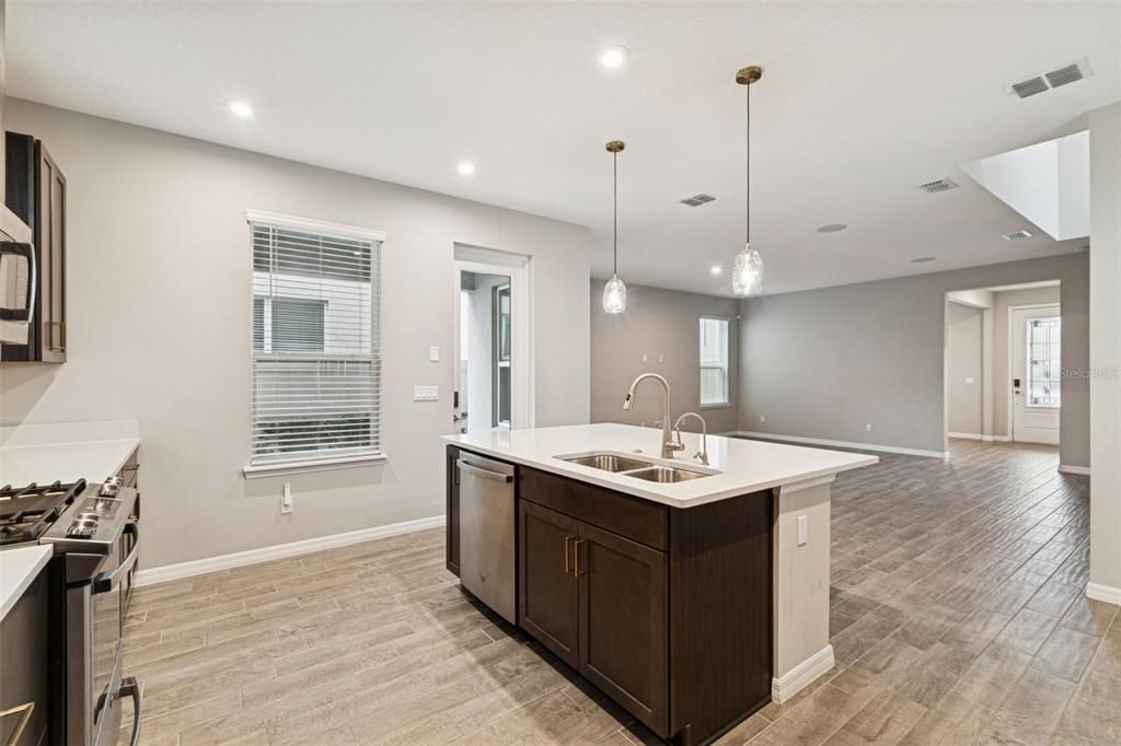 For Sale: $589,900 (3 beds, 3 baths, 2459 Square Feet)