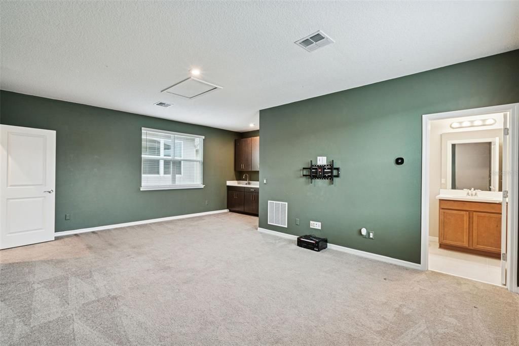 For Sale: $589,900 (3 beds, 3 baths, 2459 Square Feet)