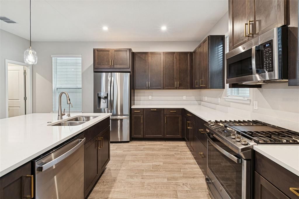 For Sale: $589,900 (3 beds, 3 baths, 2459 Square Feet)