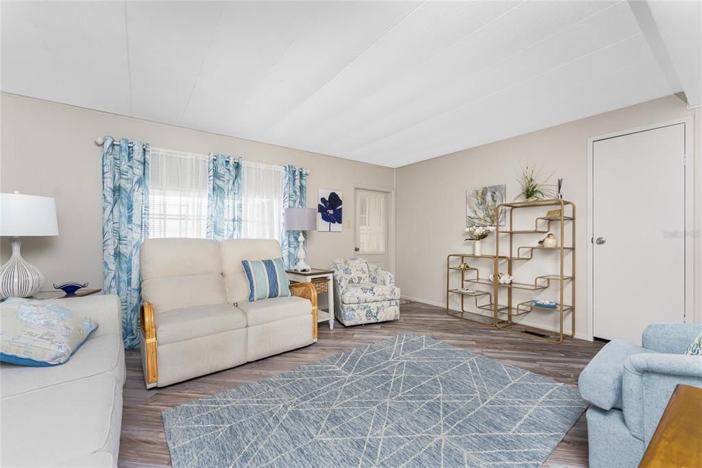 待售: $115,000 (2 贝兹, 2 浴室, 960 平方英尺)