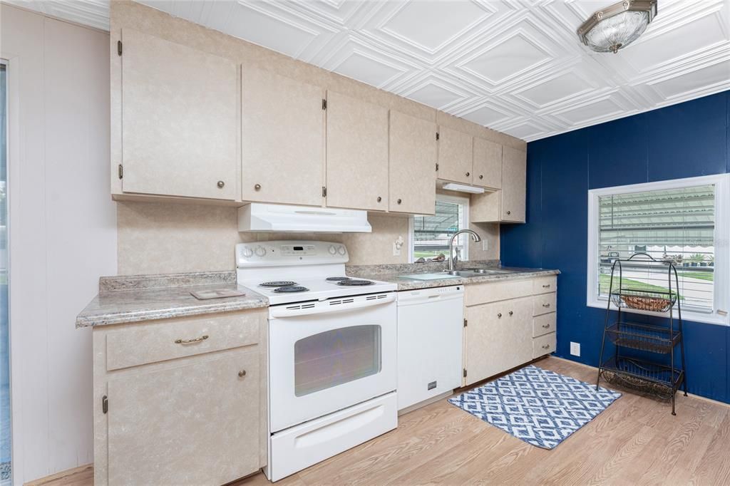 待售: $115,000 (2 贝兹, 2 浴室, 960 平方英尺)