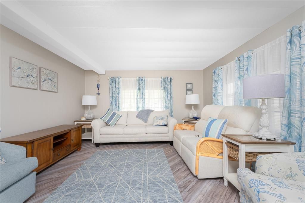 待售: $115,000 (2 贝兹, 2 浴室, 960 平方英尺)