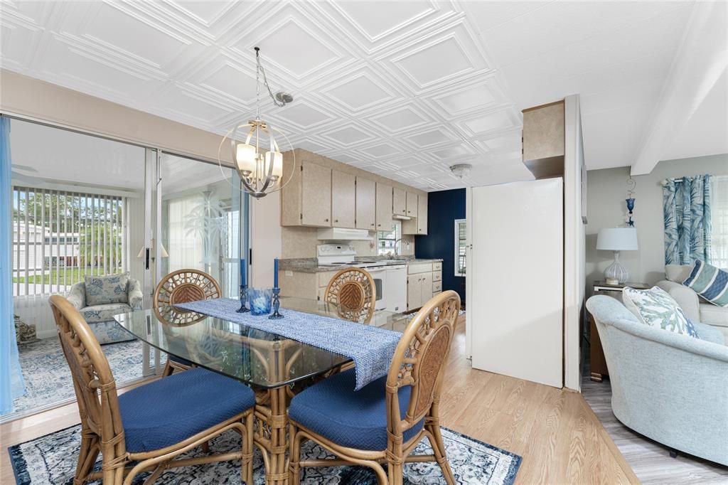 待售: $115,000 (2 贝兹, 2 浴室, 960 平方英尺)