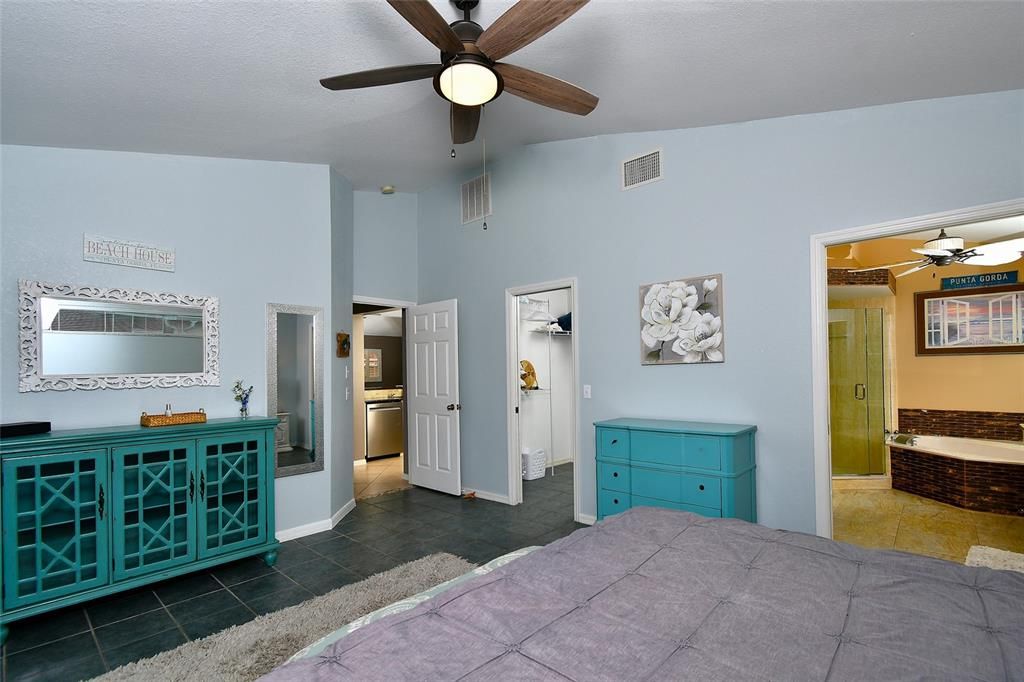 На продажу: $455,000 (2 спален, 2 ванн, 1469 Квадратных фут)