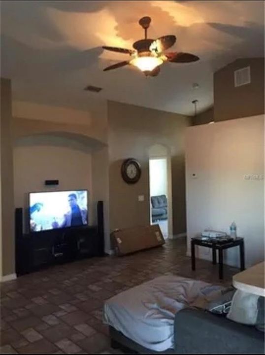 В аренду: $1,875 (3 спален, 2 ванн, 1374 Квадратных фут)