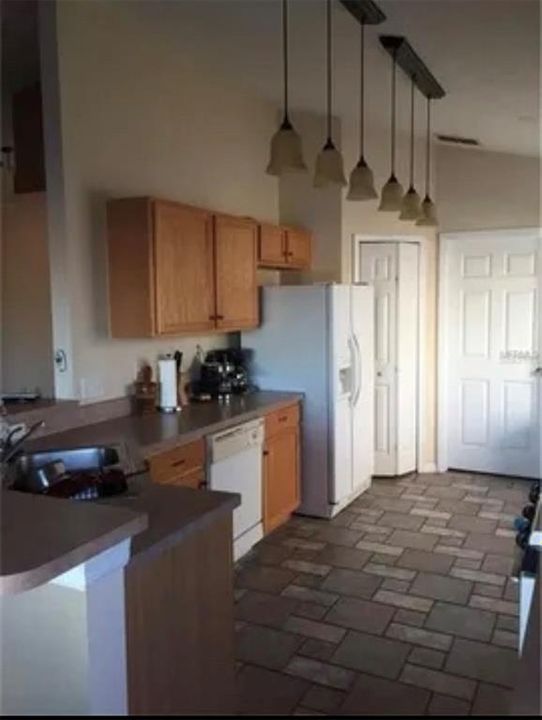 В аренду: $1,875 (3 спален, 2 ванн, 1374 Квадратных фут)