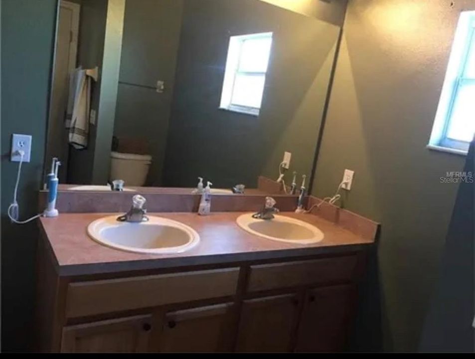 В аренду: $1,875 (3 спален, 2 ванн, 1374 Квадратных фут)